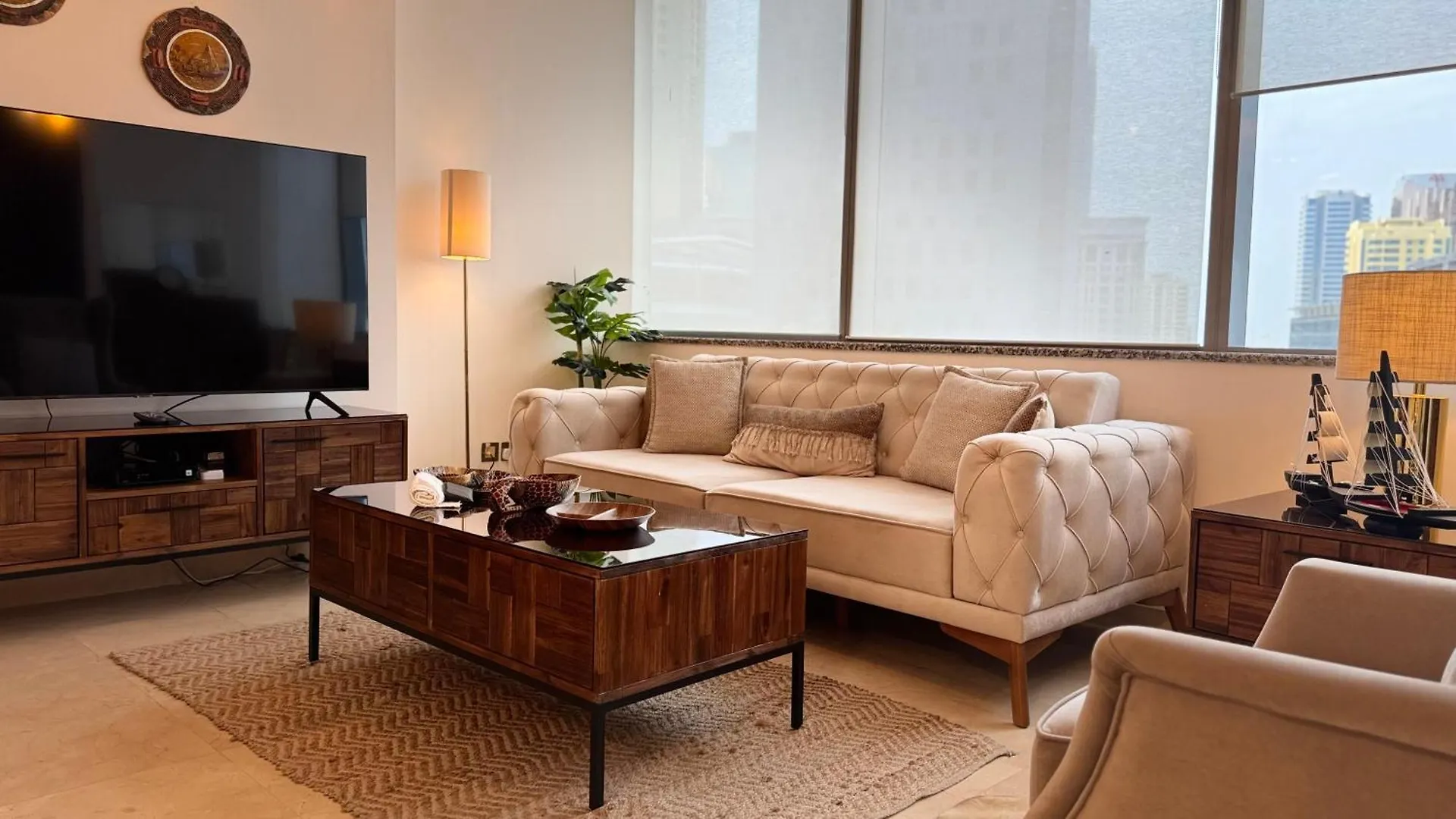 Ashri Stylish African-Inspired Studio In Difc Dubai Apartment
