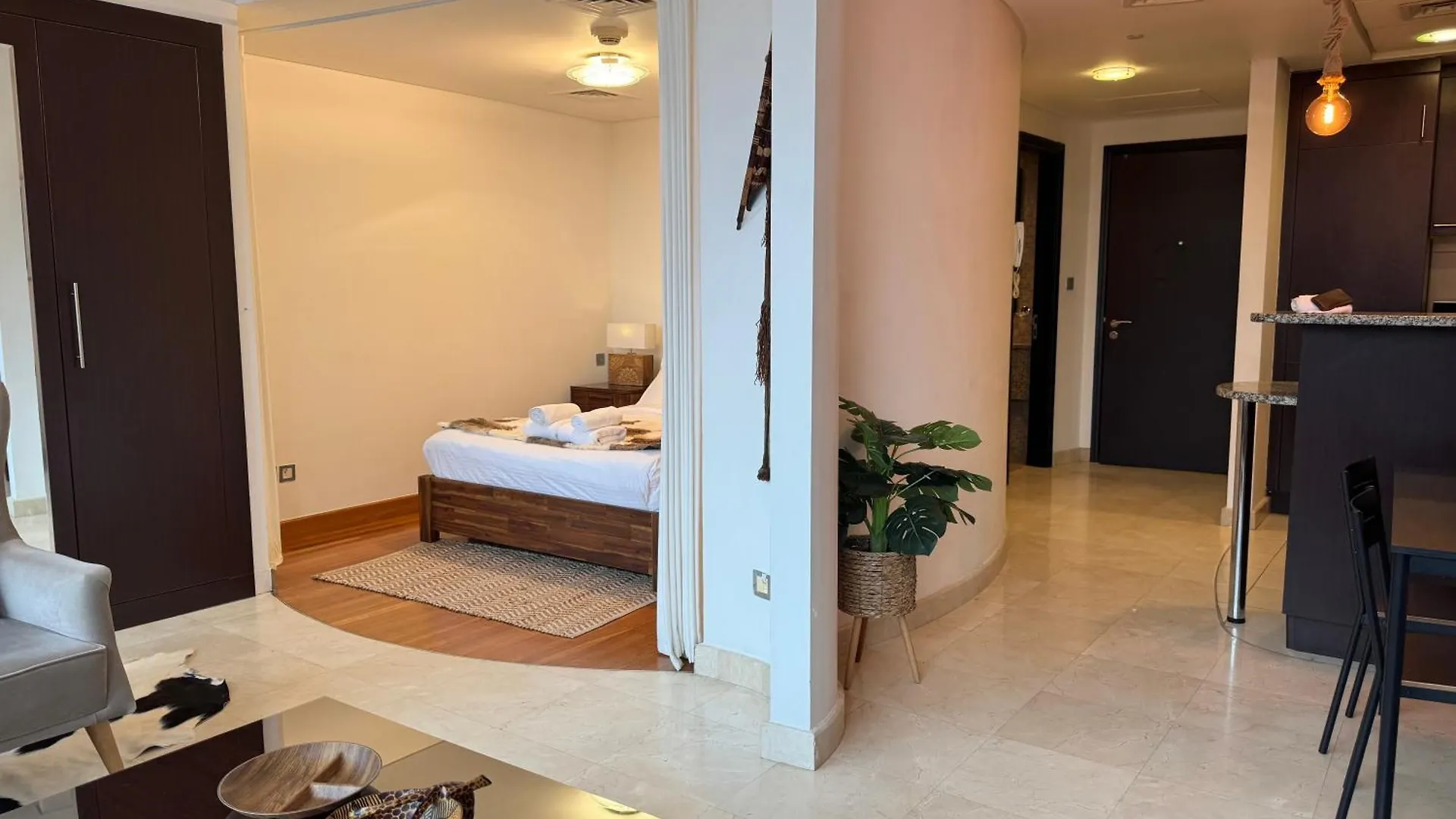 Ashri Stylish African-Inspired Studio In Difc Dubai Apartment